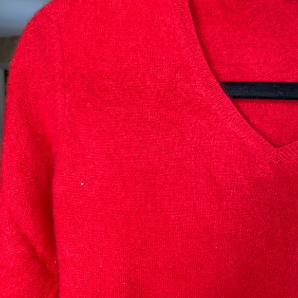 V-neck 100% cashmere sweater size P in deep red. Charter Club - Picture 3 of 6